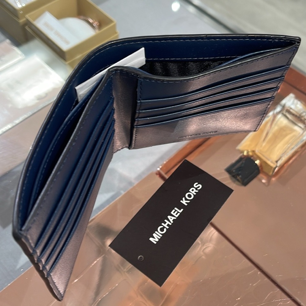 Michael Kors Cooper Billfold Wallet
Navy 
NWT - Picture 7 of 16